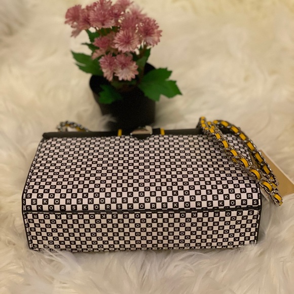 Michael Kors Rose MD Flap - Picture 9 of 14